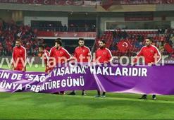 Milli futbolculardan anlamlı davranış