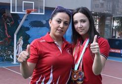 Setenay Sefil madalyaya doymuyor