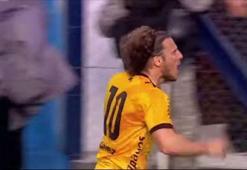 Forlan Liverpool defansını ipe dizdi