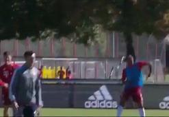 Douglas Costa ve Thiago'dan şov