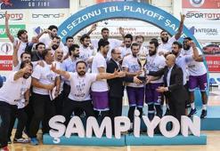 Afyon Belediyespor kupasına kavuştu