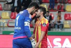 'Sana küfür edildiği için Milli Takım'ı terk ettin hala...'