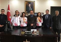 Burhaniye'ye dünya şampiyonluğu gururu yaşatanlar altın ile ödüllendirildi