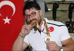 Engelli sporcunun bileği bükülmüyor