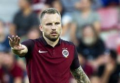 Eski Fenerbahçe'li Kadlec gönderiliyor