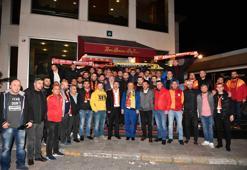 Galatasaray ve Fenerbahçe taraftarları derbi öncesi buluştu