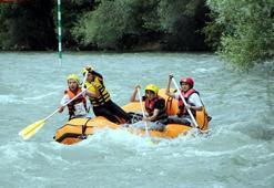 Raftingciler, şampiyonada dalgalara meydan okudu