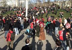 Yüzlerce Bayern Münih taraftarı Taksim'de toplandı