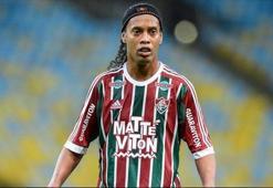 Ronaldinho'nun sözleşmesi feshedildi