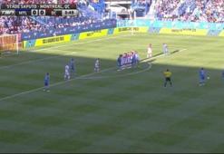 Drogba'dan muazzam frikik!
