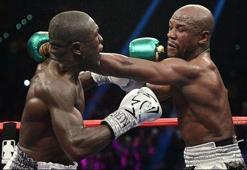 Mayweather Rocky'nin rekorunu egale etti