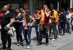 Şampiyonluk kutlaması için saatlerce kuyrukta beklediler