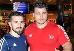 Altın madalyalı milli güreşçiler yurda döndü
