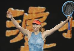 Maria Sharapova, Avustralya Açık'ta son şampiyon Caroline Wozniacki'yi eledi