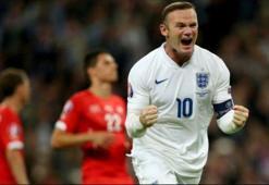 Wayne Rooney tarihe geçti!