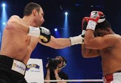 Klitschko kazandı sonra yuhalandı…