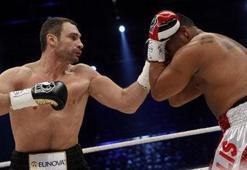 Klitschko kazandı sonra yuhalandı…