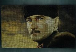 60 bin renkli bardakla dev Atatürk portresi