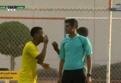 Rodrigues'e saha kenarında kırmızı kart