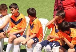 Son dakika golüyle yenilen minikler gözyaşlarına boğuldu