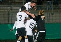 Alman U17 takımında 8 Türk