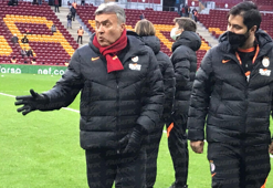 Galatasaray - Trabzonspor maçı öncesi Domenec Torrent'ten zemin incelemesi