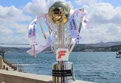 Süper Lig şampiyonluk kupası İstanbul Boğazı'nda görücüye çıktı