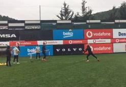 Beşiktaş kalecilerinin ayak tenisi maçı!