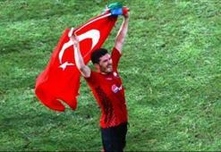 Türk bayrağını eleştiren gazeteci öldürüldü!