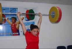 Yıldız halterci Nuray'dan 3 altın