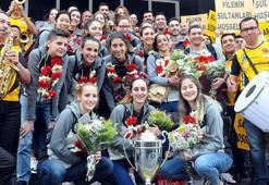 Avrupa şampiyonu VakıfBank'a coşkulu karşılama