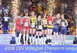 CEV Şampiyonlar Ligi şampiyonu VakıfBank, kupasını aldı!