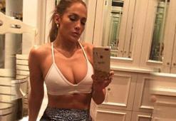 Jennifer Lopez sporda bile şık