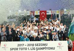 Çaykur Rizespor, şampiyonluk kupasını aldı