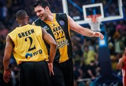 AEK: 77 - UCAM Murcia: 75