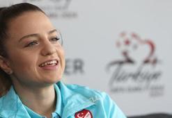 Melike Pekel: Kadın futbolu daha samimi