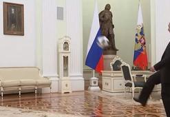 Putin, Dünya Kupası´na 100 gün kala Kremlin'de top sektirdi