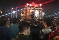 Galatasaraylı taraftarlardan çılgın kutlama!