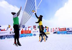 Erciyes'te kar voleybolu