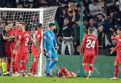 Real Betis - Sevilla derbisinde ortalık karıştı! Maç yarıda kaldı