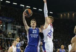 Anadolu Efes Milano önünde