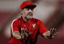 Diego Maradona görevinden ayrıldı!