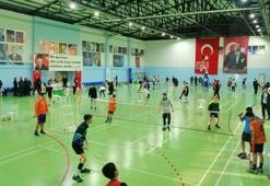 Didim'de badminton turnuvası start aldı