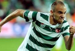 Takım maçta, Sercan tatilde