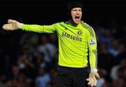 Cech Arsenal'e gitti, sosyal medya yıkıldı!