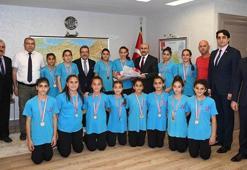 Adasokağı Küçük Kızlar Hentbol Takımı'nda şampiyonluk sevinci