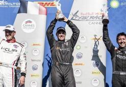Red Bull Air Race Fransa etabını Avustralyalı pilot Matt Hall kazandı