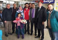 Milli kayakçıya çiçekli karşılama