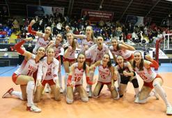 U17 Kız Voleybol Milli Takımı, Avrupa Şampiyonası Elemeleri'ne galibiyetle başladı