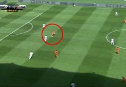 30 metreden kendi kalesine öyle bir gol attı ki...